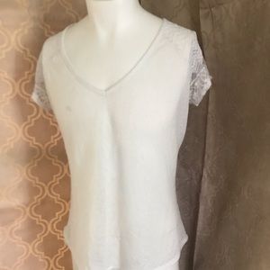 🌟SALE🌟 3/$15 White deb 2x shirt (see descript)